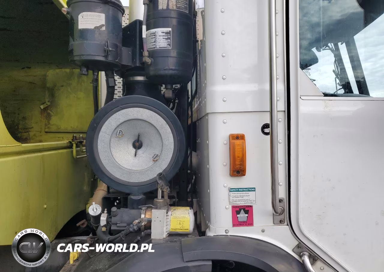2013 Peterbilt 320 Refuse Truck VIN:3BPZL50X8DF176973 - 6