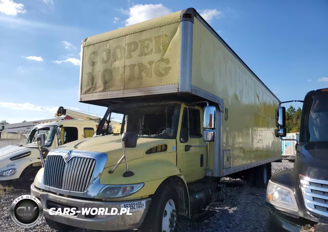 2003 International 4400 Box Truck