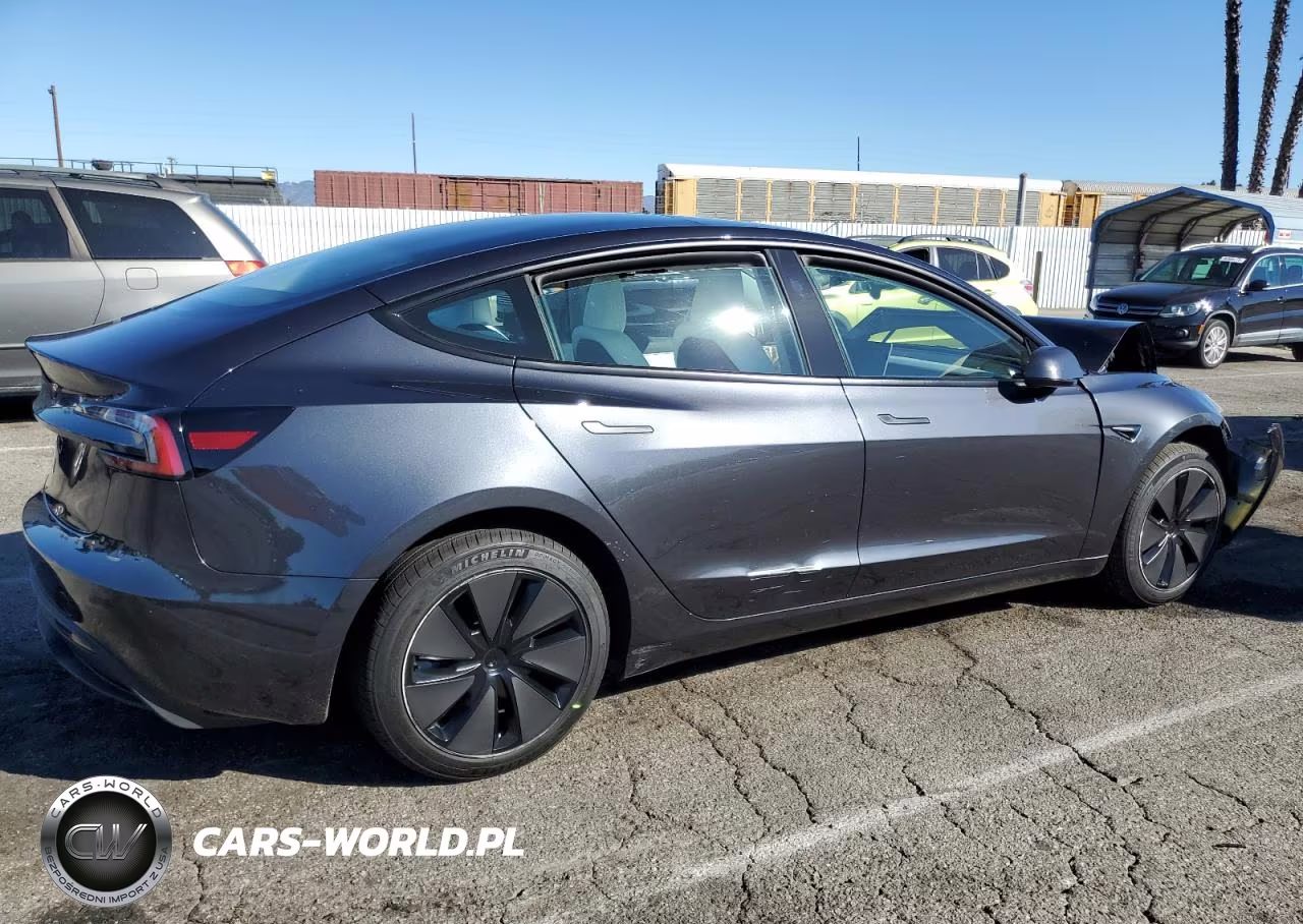 2025 Tesla Model 3 VIN:5YJ3E1EA9SF943076 - 3