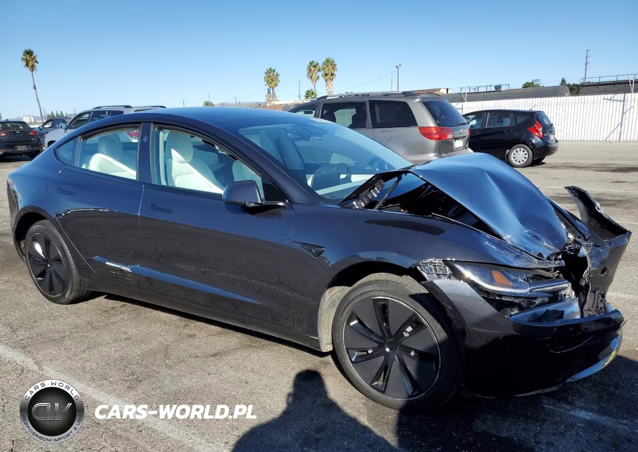 2025 Tesla Model 3 VIN:5YJ3E1EA9SF943076 - 4