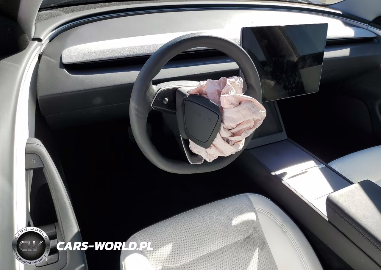 2025 Tesla Model 3 VIN:5YJ3E1EA9SF943076 - 8