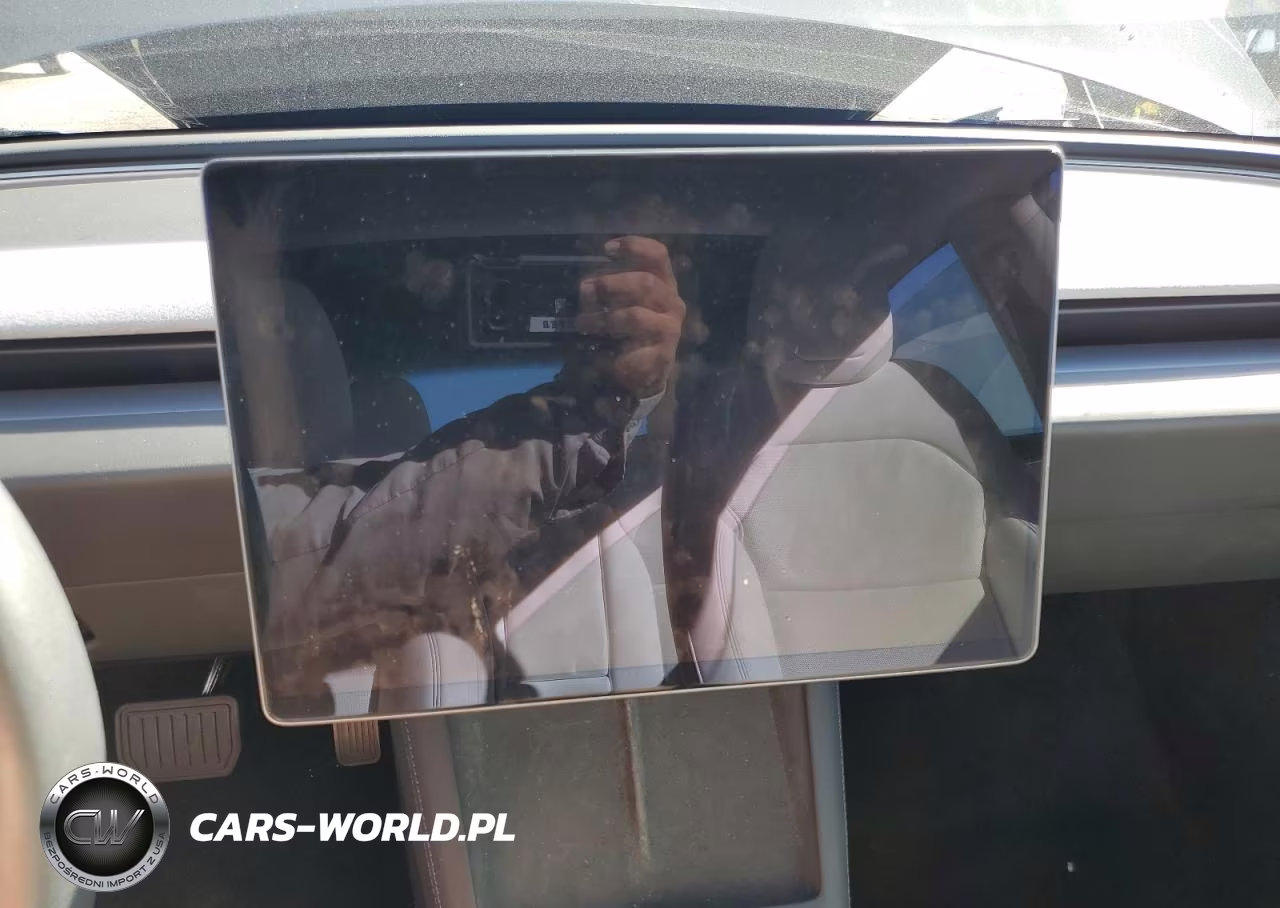2025 Tesla Model 3 VIN:5YJ3E1EA9SF943076 - 9