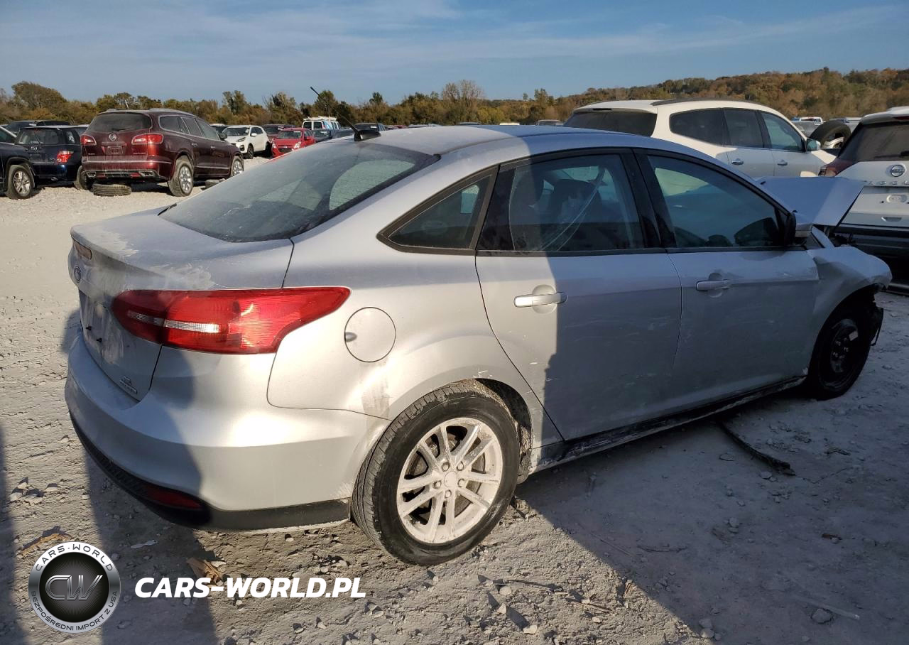 2015 Ford Focus Se VIN:1FADP3F22FL374825 - 3