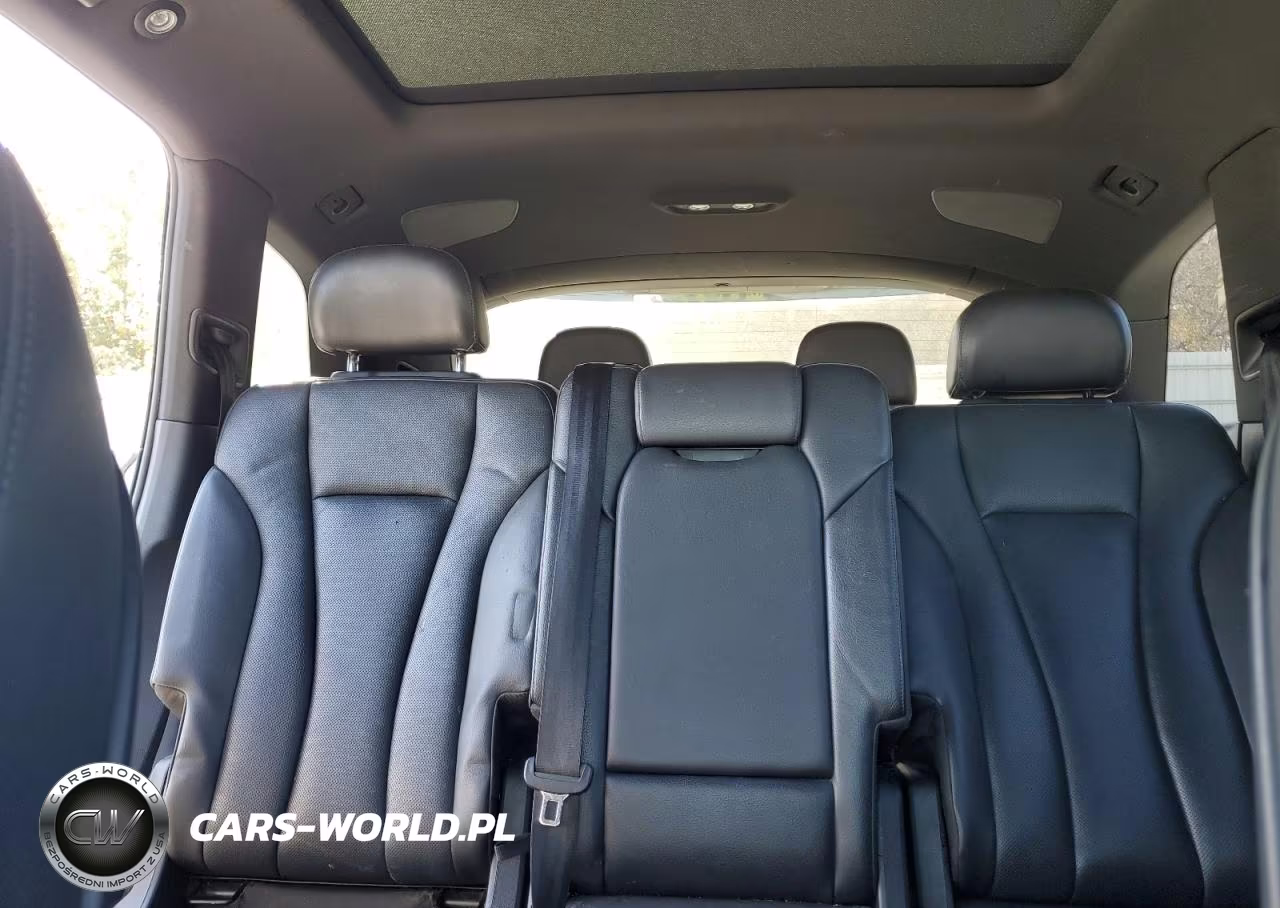 2018 Audi Q7 Premium Plus VIN:WA1LHAF71JD031696 - 10