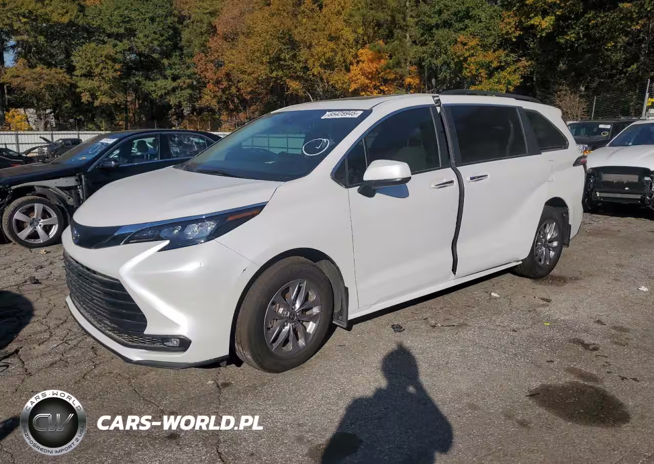 2025 Toyota Sienna Xle