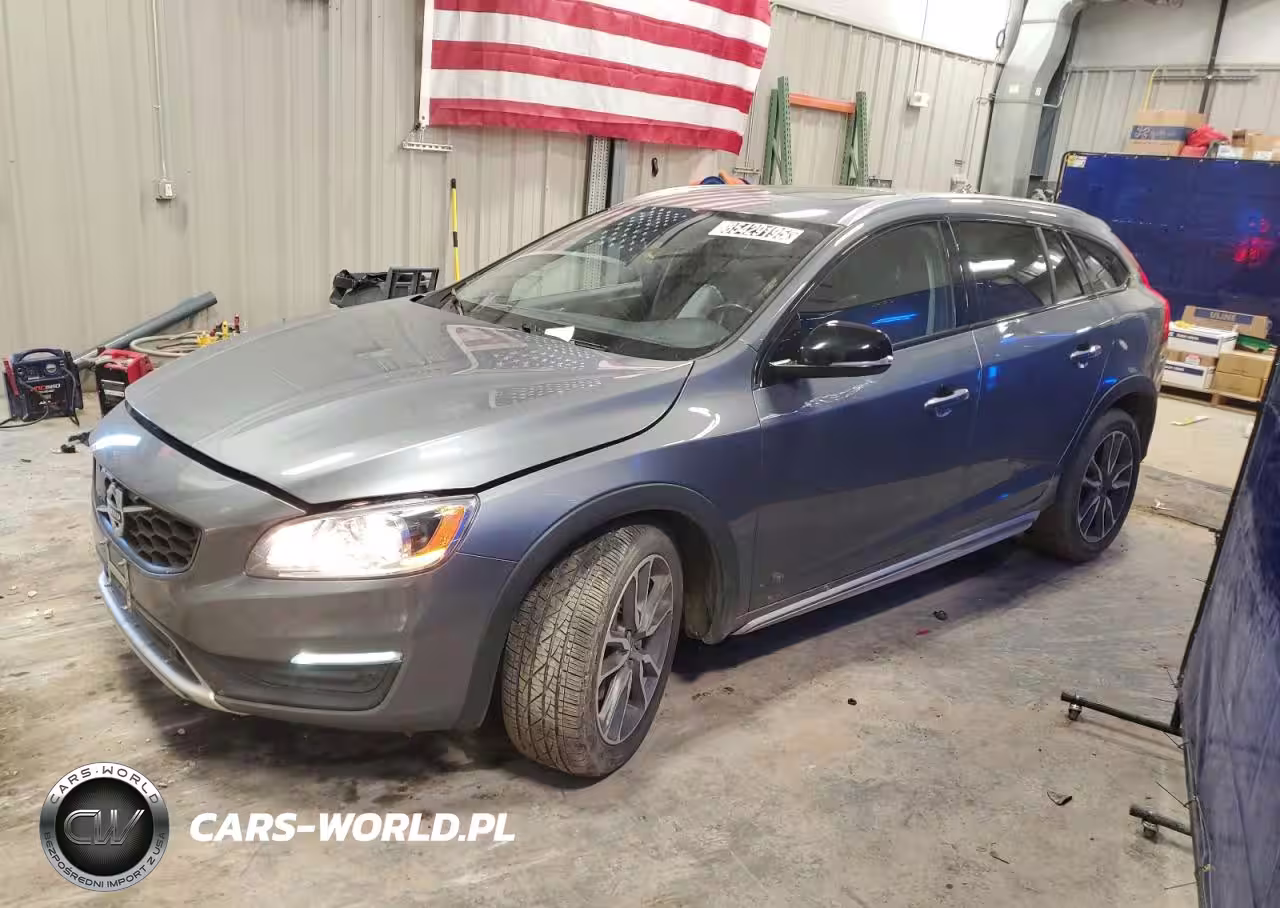 2018 Volvo V60 Cross Country Premier