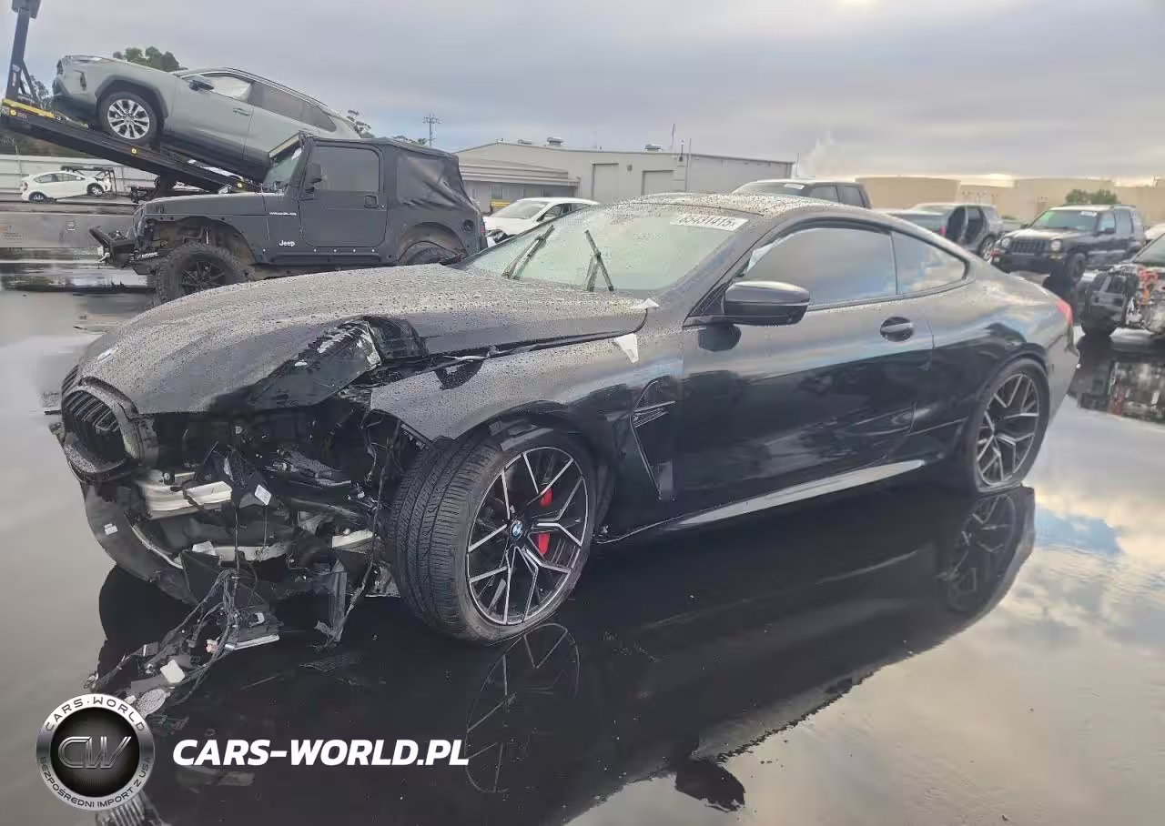 2023 BMW M8