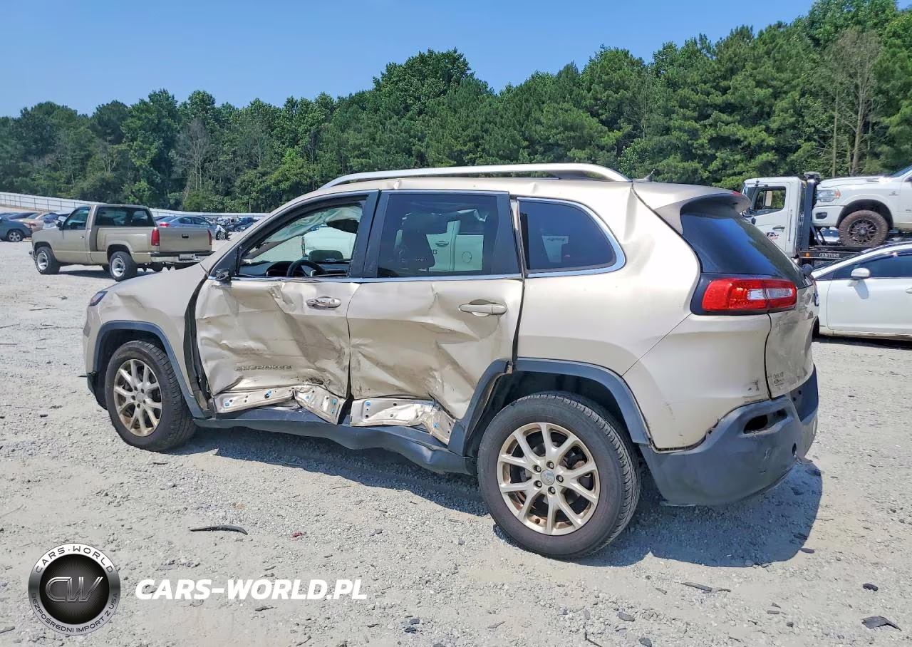 2015 Jeep Cherokee Latitude VIN:1C4PJLCB6FW516850 - 2