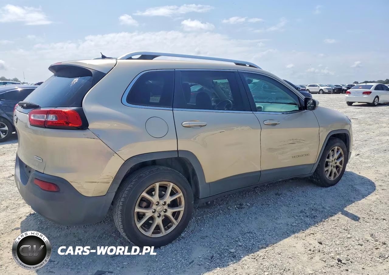 2015 Jeep Cherokee Latitude VIN:1C4PJLCB6FW516850 - 3