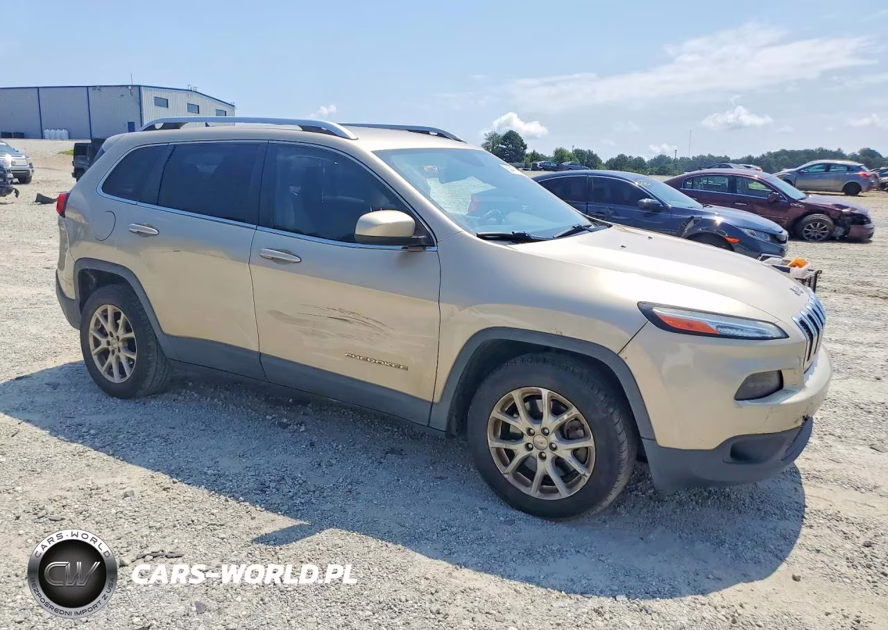 2015 Jeep Cherokee Latitude VIN:1C4PJLCB6FW516850 - 4