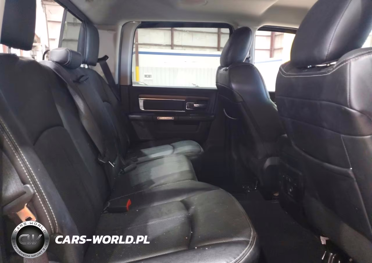 2018 Ram 1500 Laramie VIN:1C6RR7NM6JS309261 - 10