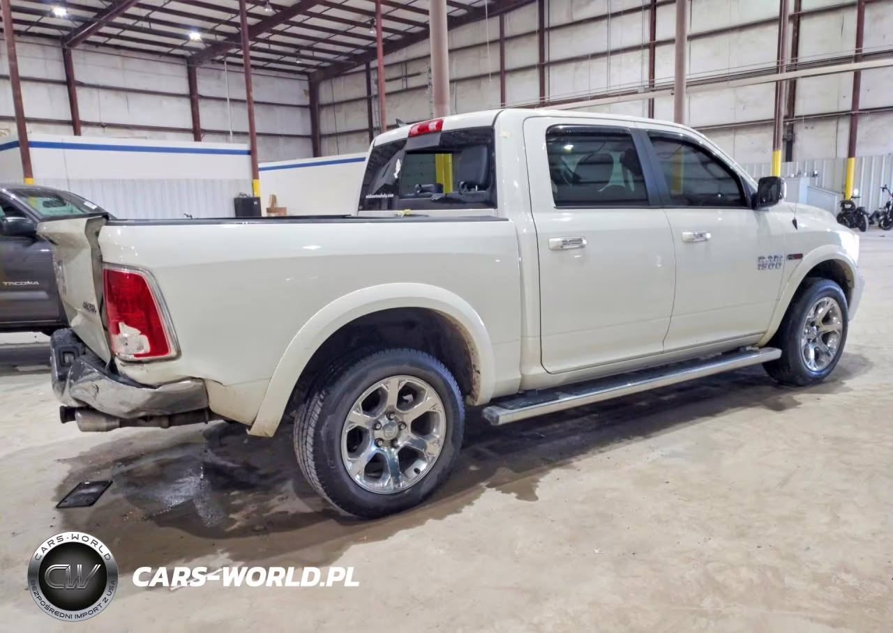 2018 Ram 1500 Laramie VIN:1C6RR7NM6JS309261 - 3