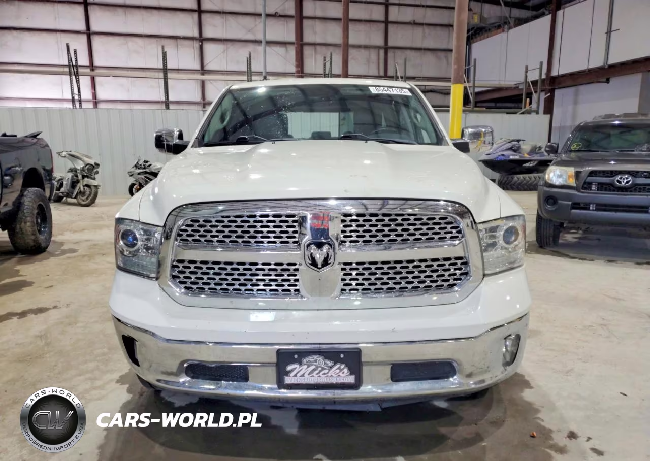 2018 Ram 1500 Laramie VIN:1C6RR7NM6JS309261 - 5