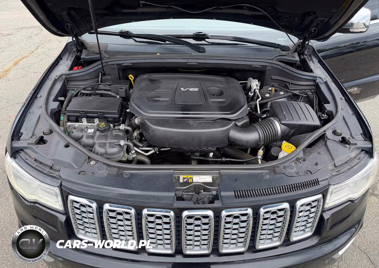 2019 Jeep Grand Cherokee Overland VIN:1C4RJFCG6KC621065 - 7