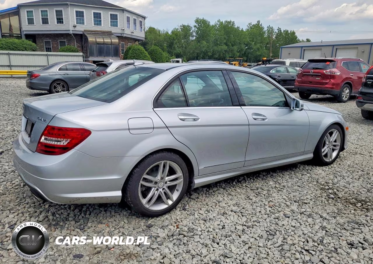 2012 Mercedes-Benz C 300 4Matic VIN:WDDGF8BB7CR239996 - 3