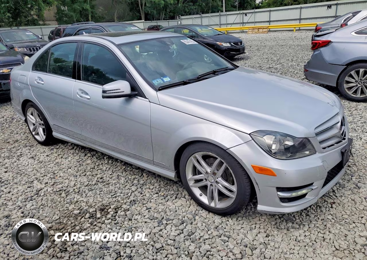2012 Mercedes-Benz C 300 4Matic VIN:WDDGF8BB7CR239996 - 4