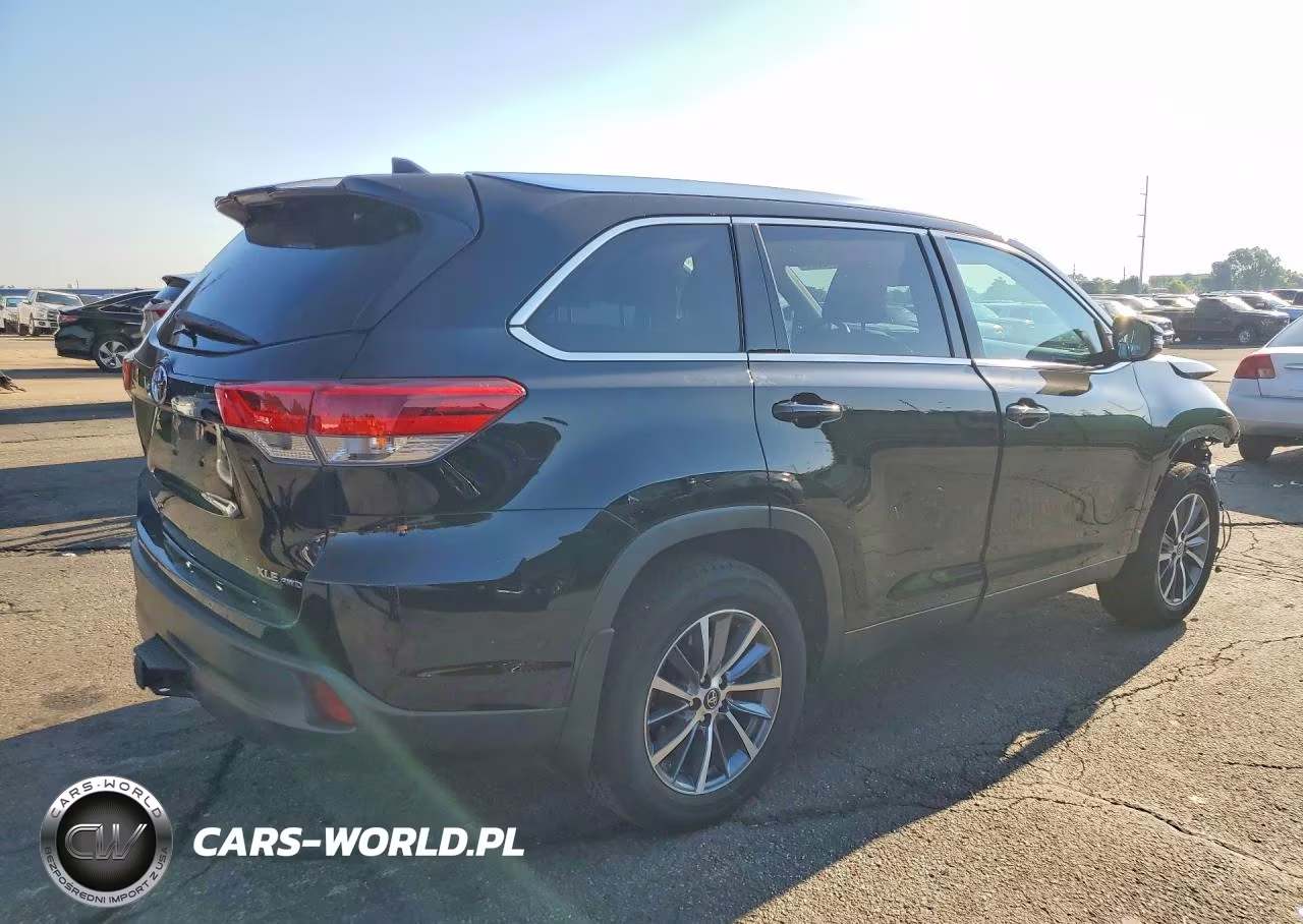 2019 Toyota Highlander Xle VIN:5TDJZRFH2KS592836 - 3