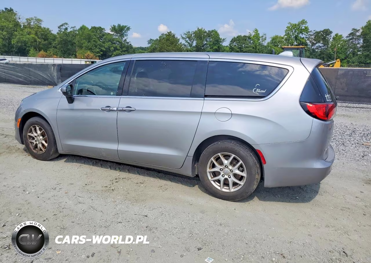 2017 Chrysler Pacifica Touring VIN:2C4RC1DG9HR702900 - 2