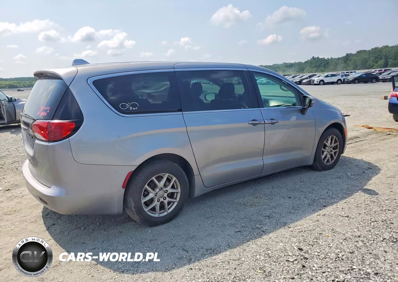 2017 Chrysler Pacifica Touring VIN:2C4RC1DG9HR702900 - 3