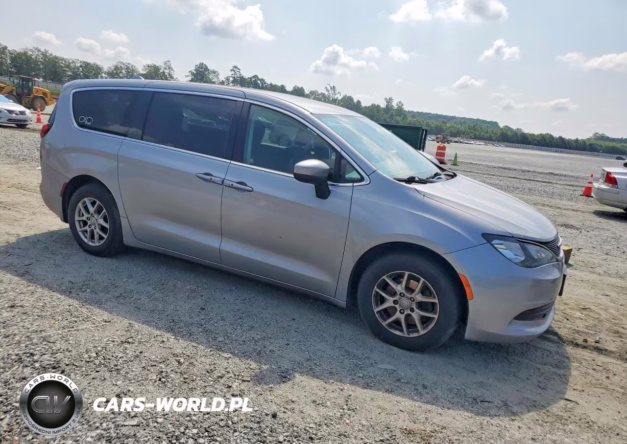 2017 Chrysler Pacifica Touring VIN:2C4RC1DG9HR702900 - 4