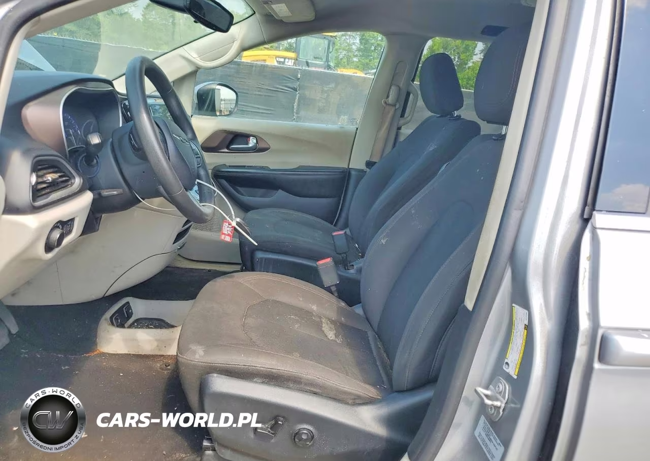 2017 Chrysler Pacifica Touring VIN:2C4RC1DG9HR702900 - 7