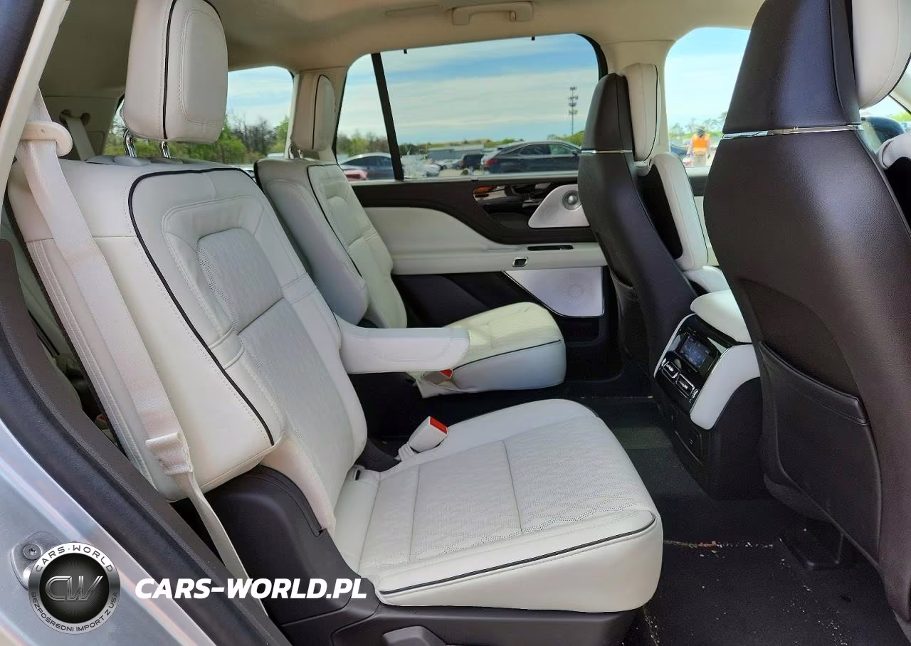 2023 Lincoln Aviator Black Label VIN:5LM5J9XC0PGL21358 - 11