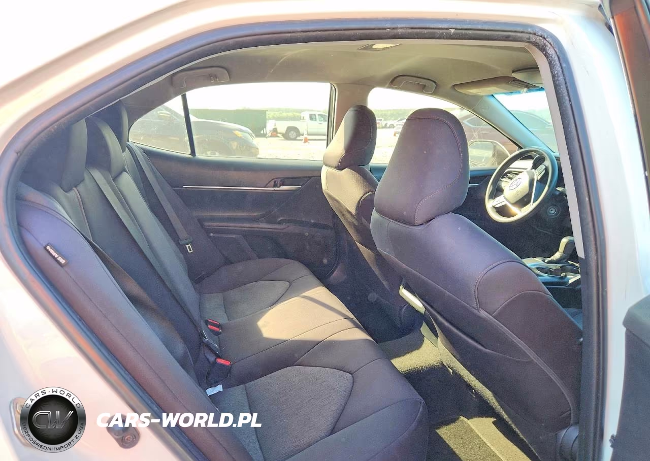2018 Toyota Camry Le VIN:4T1B11HK8JU584395 - 10