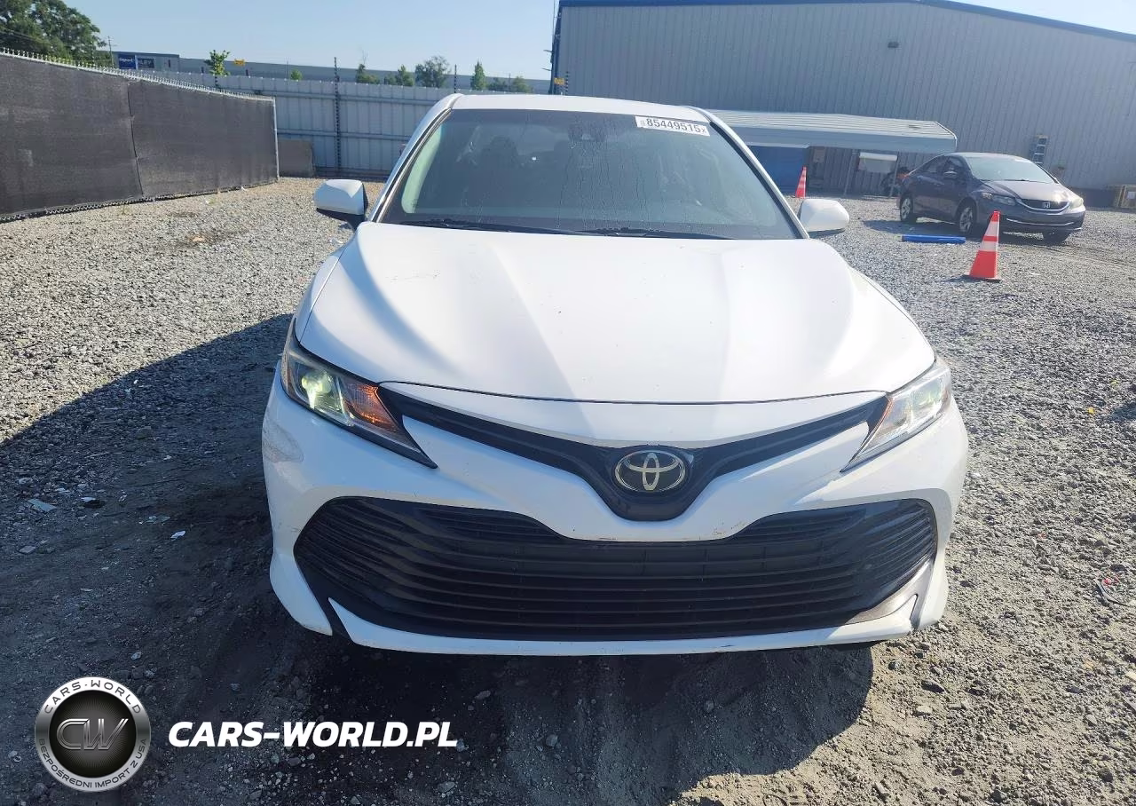 2018 Toyota Camry Le VIN:4T1B11HK8JU584395 - 5