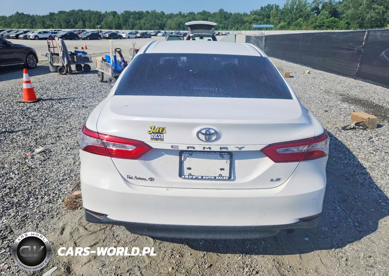 2018 Toyota Camry Le VIN:4T1B11HK8JU584395 - 6