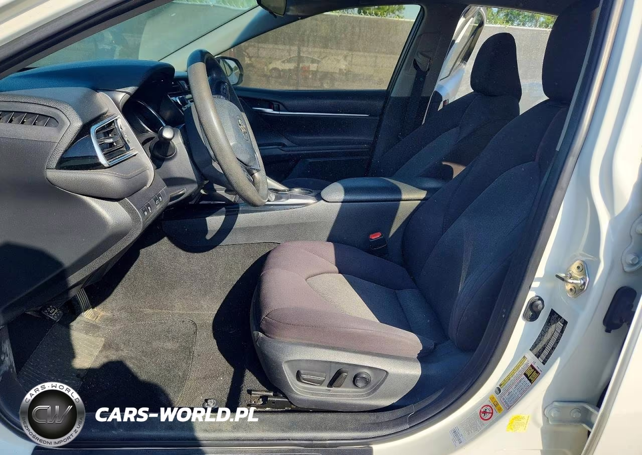 2018 Toyota Camry Le VIN:4T1B11HK8JU584395 - 7