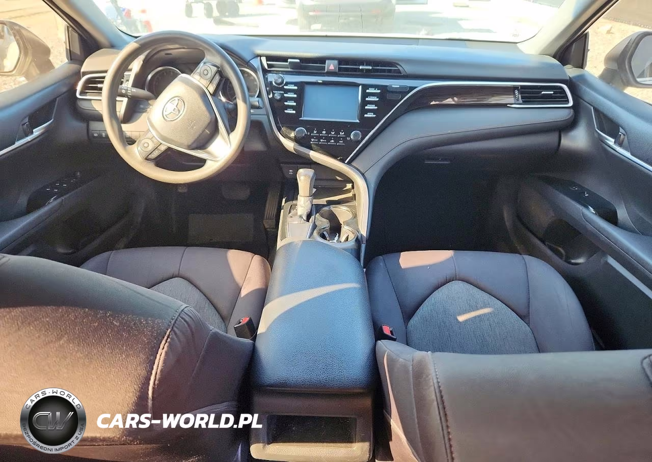 2018 Toyota Camry Le VIN:4T1B11HK8JU584395 - 8