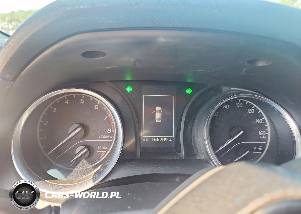 2018 Toyota Camry Le VIN:4T1B11HK8JU584395 - 9