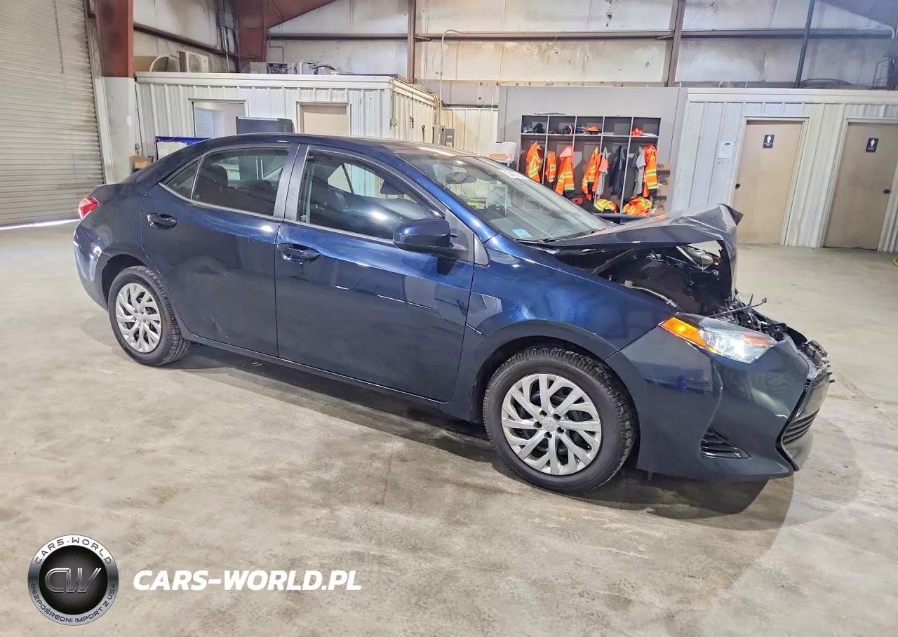 2017 Toyota Corolla Le VIN:2T1BURHE1HC842946 - 4