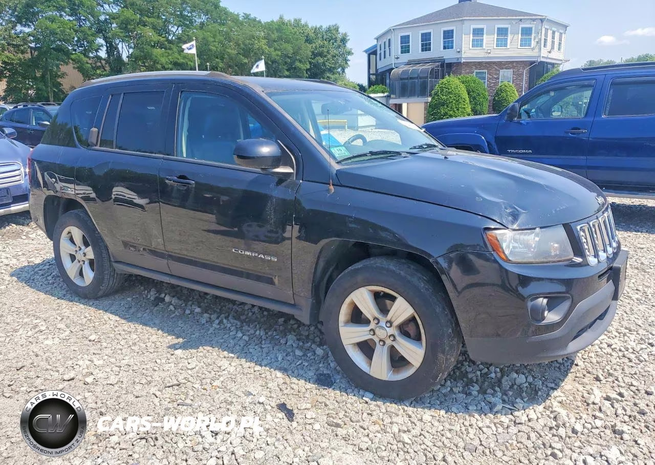 2016 Jeep Compass Latitude VIN:1C4NJDEBXGD663048 - 4