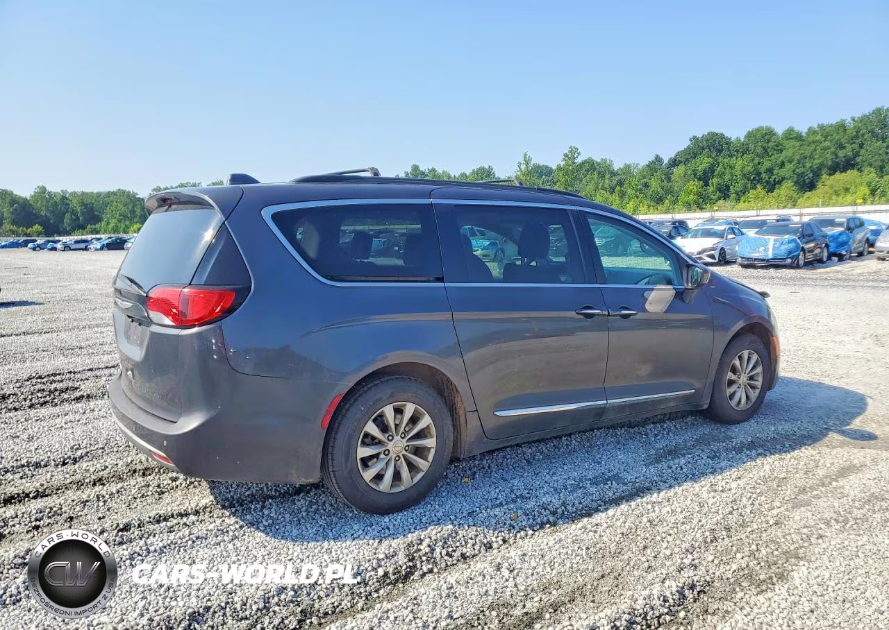 2017 Chrysler Pacifica Touring L VIN:2C4RC1BG3HR506681 - 3