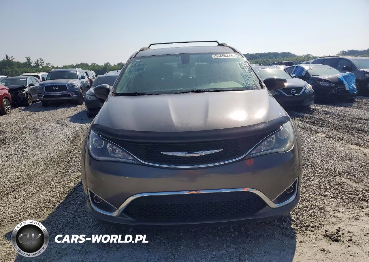 2017 Chrysler Pacifica Touring L VIN:2C4RC1BG3HR506681 - 5