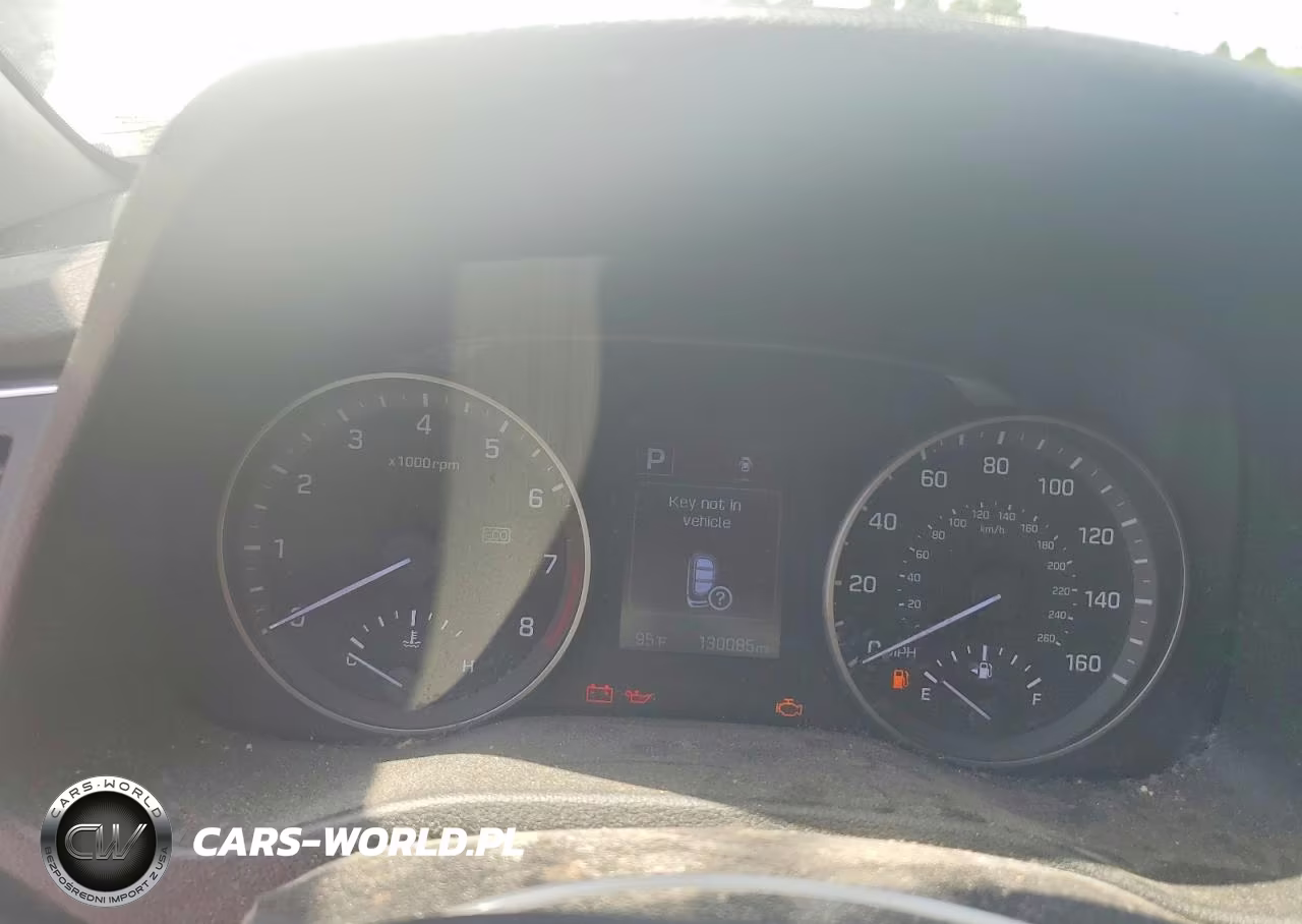 2018 Hyundai Elantra Value Edition VIN:5NPD84LF0JH402347 - 9