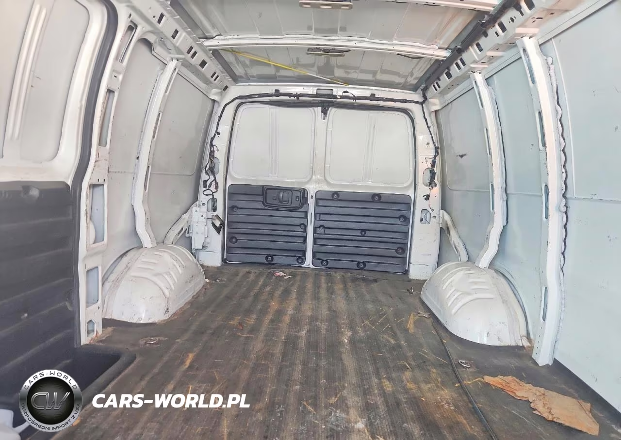 2021 Chevrolet Express G2500 VIN:1GCWGAFP4M1305680 - 10