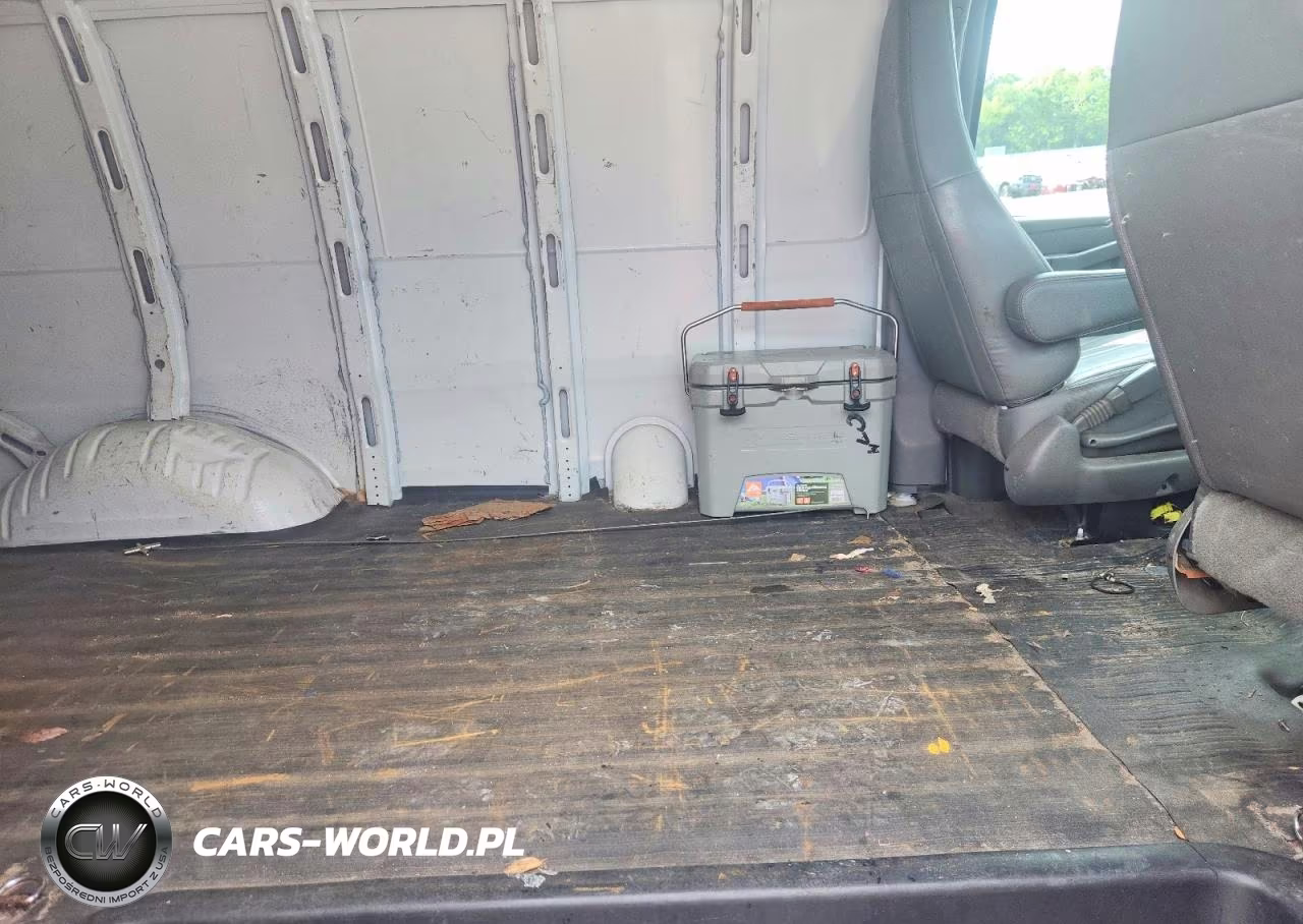 2021 Chevrolet Express G2500 VIN:1GCWGAFP4M1305680 - 11