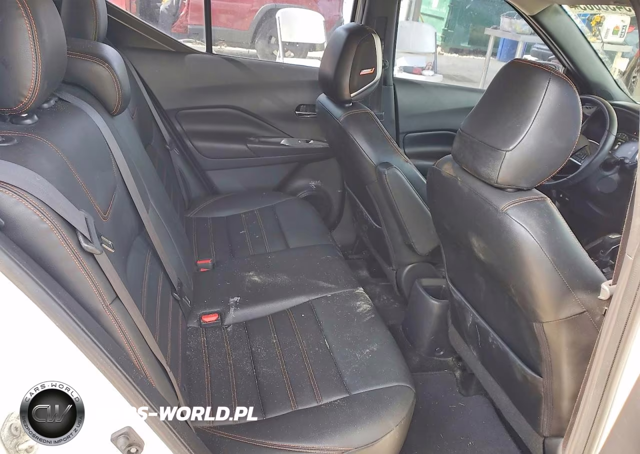 2019 Nissan Kicks Sr VIN:3N1CP5CUXKL471621 - 10