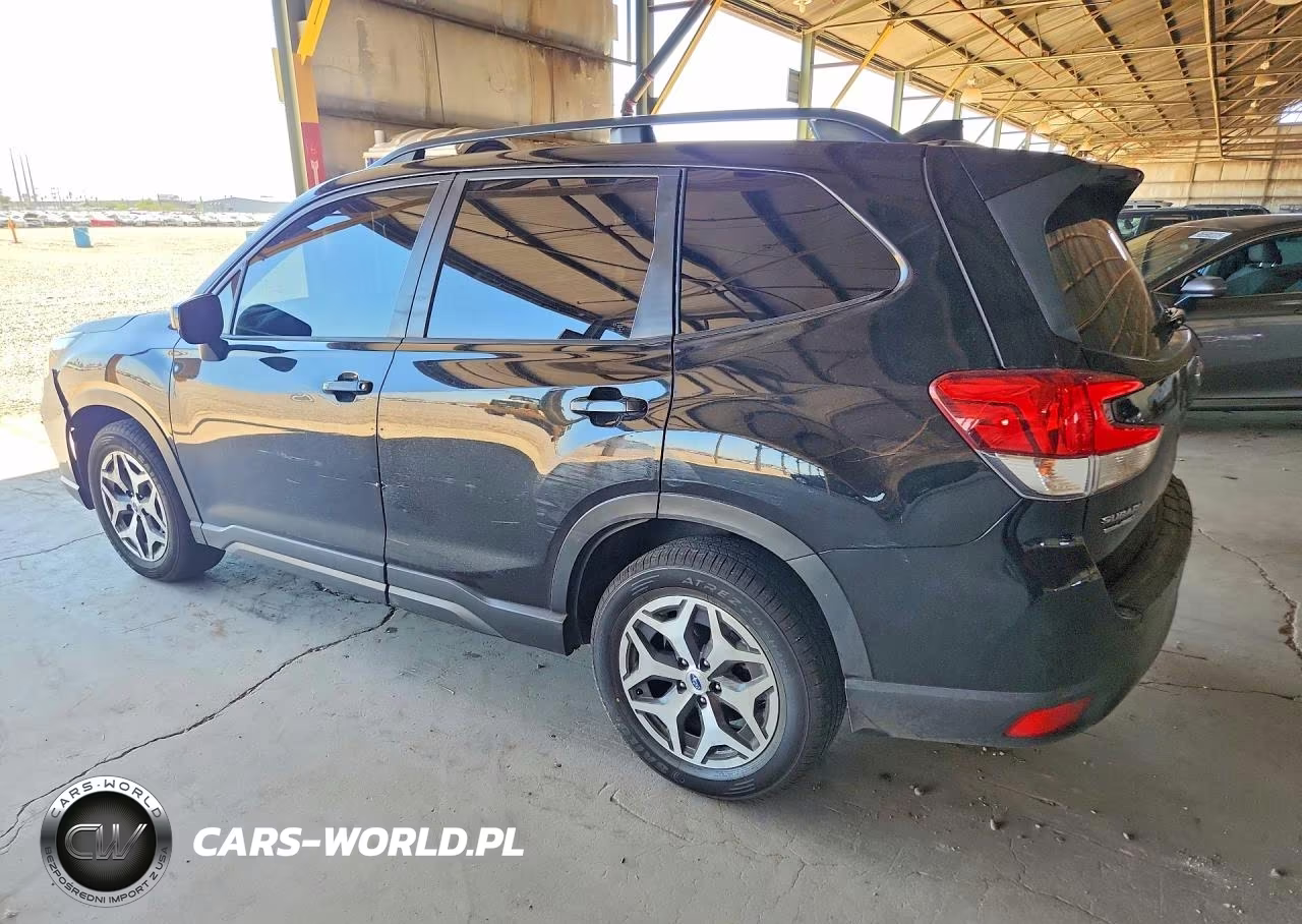 2020 Subaru Forester Premium VIN:JF2SKAJC8LH590957 - 2