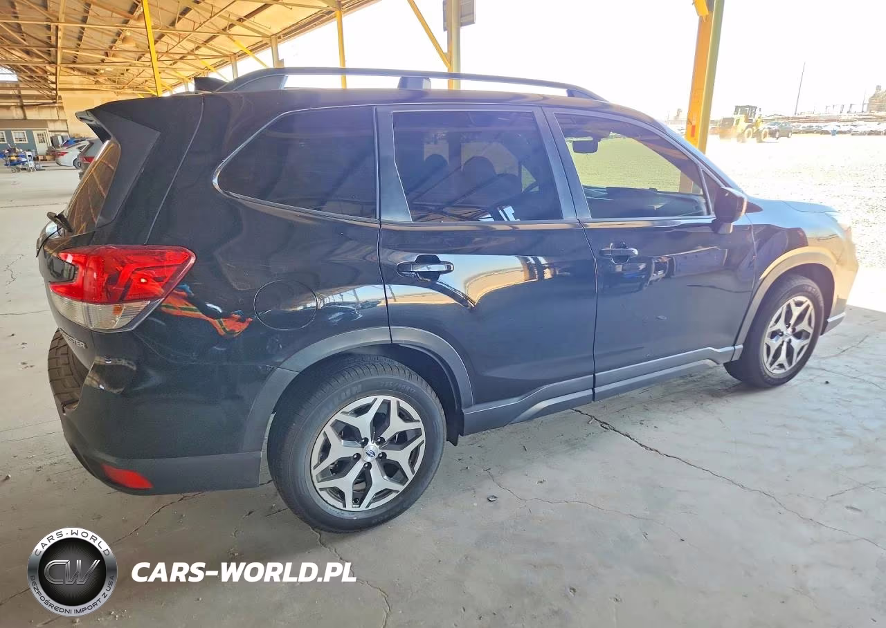 2020 Subaru Forester Premium VIN:JF2SKAJC8LH590957 - 3
