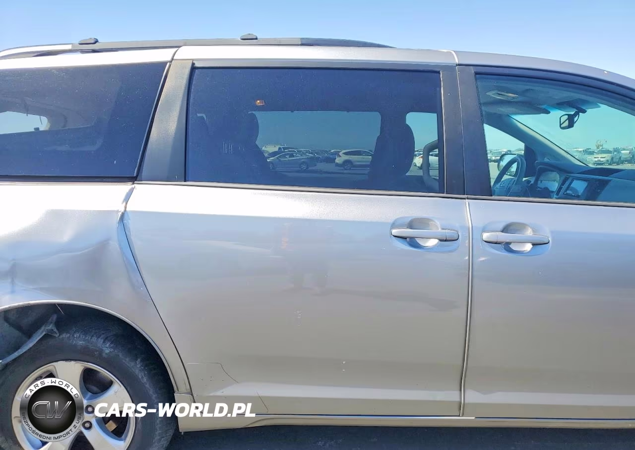 2013 Toyota Sienna Le VIN:5TDKK3DC2DS355621 - 11