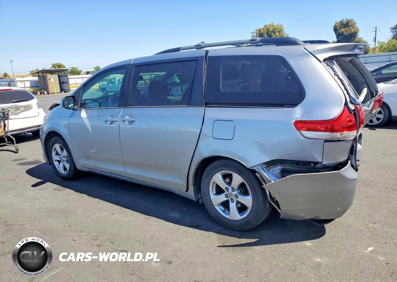 2013 Toyota Sienna Le VIN:5TDKK3DC2DS355621 - 2