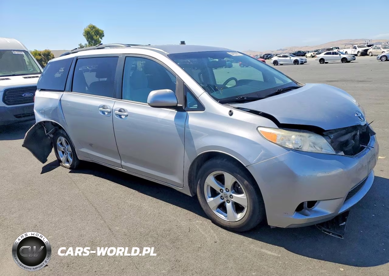 2013 Toyota Sienna Le VIN:5TDKK3DC2DS355621 - 4