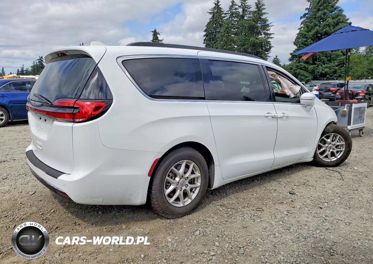 2022 Chrysler Pacifica Touring L VIN:2C4RC1BG6NR114032 - 3