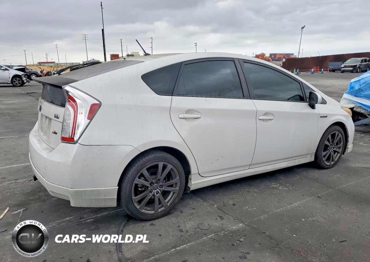 2013 Toyota Prius Two VIN:JTDKN3DU5D5606282 - 3