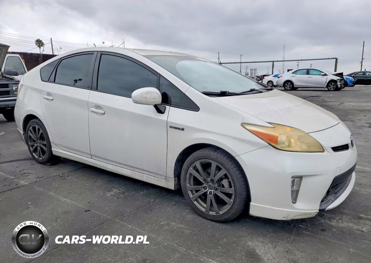 2013 Toyota Prius Two VIN:JTDKN3DU5D5606282 - 4