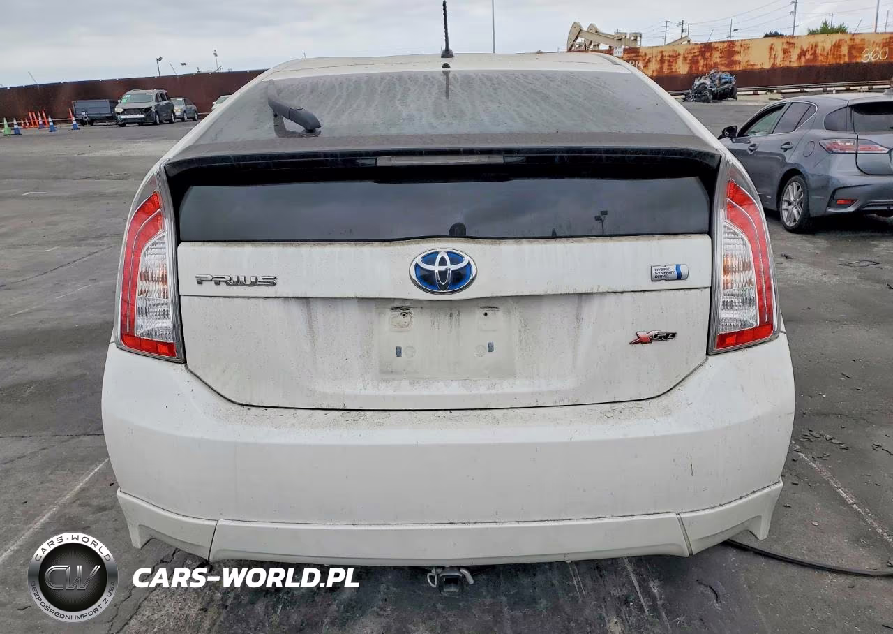 2013 Toyota Prius Two VIN:JTDKN3DU5D5606282 - 6