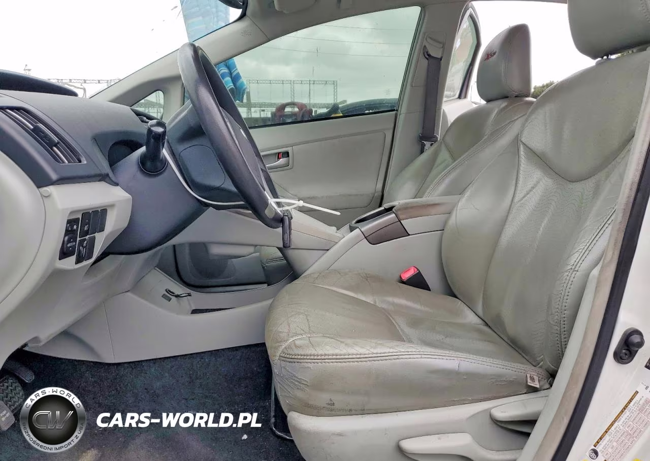 2013 Toyota Prius Two VIN:JTDKN3DU5D5606282 - 7